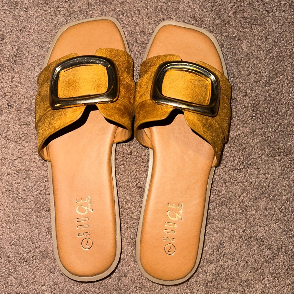 Rainbow brand tan and gold sandals